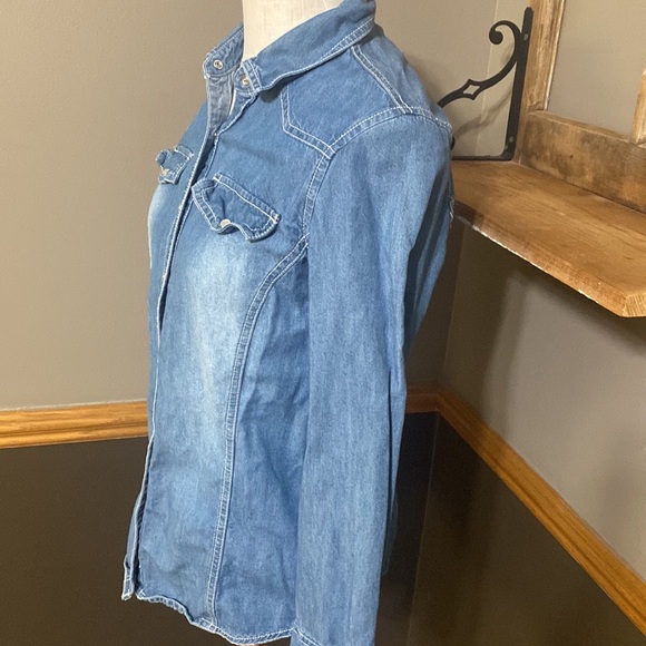 a.n.a light blue Pearl snap long sleeve jean shirt size Small - Picture 2 of 8